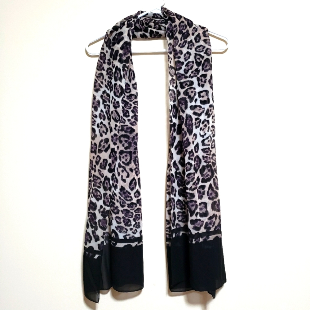 Women's lightweight Scarf